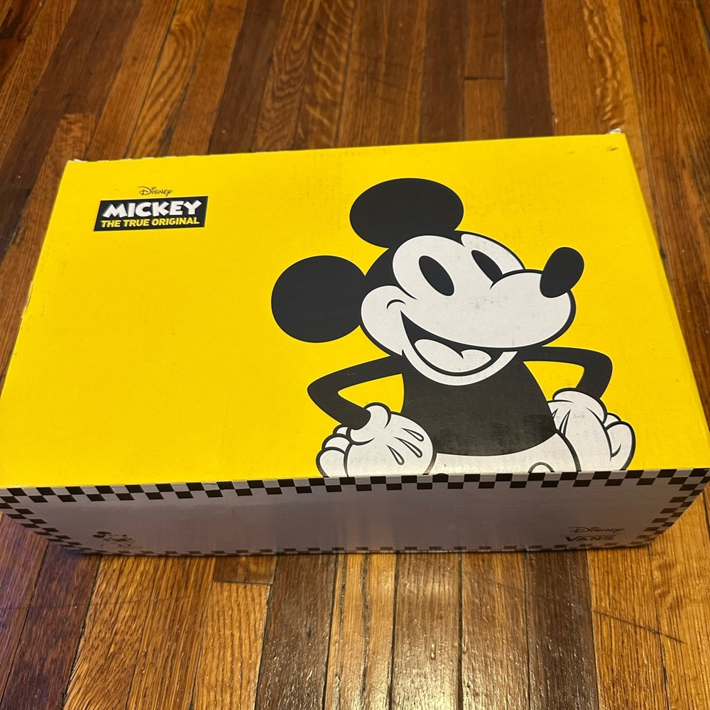 Vans x Disney Skate 8